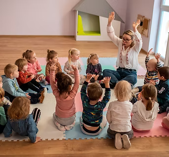 plan_dnia_przedszkole_3 zdjęcie przedstawia zajęcia w przedszkolu